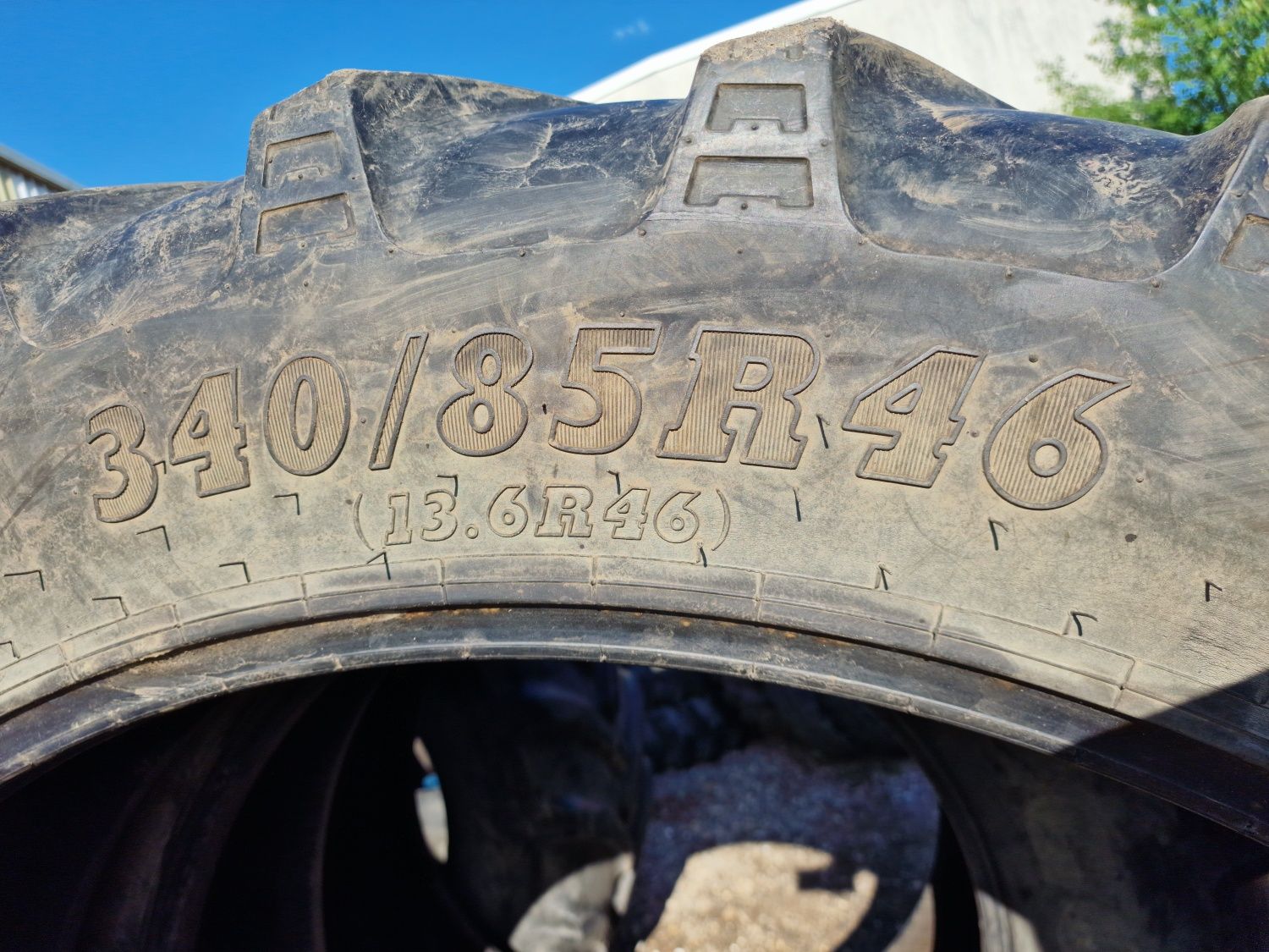 CAUCIUCURI 13.6R46 (340/85R46) marca BKT