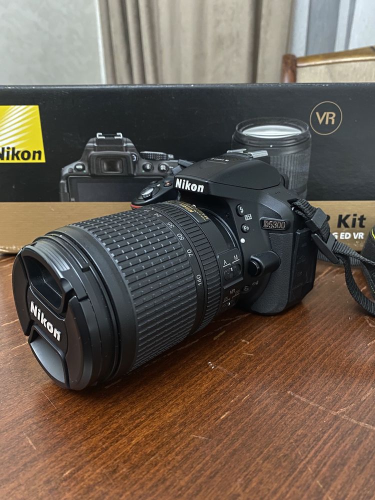Nikon D5300 с объективом NIKKOR 18 - 140mm Kit