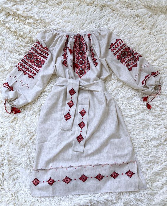 Ie din In cu motive traditionale, cusuta manual