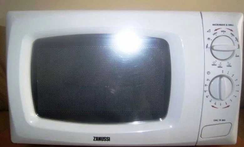 Cuptor microunde_Zanussi