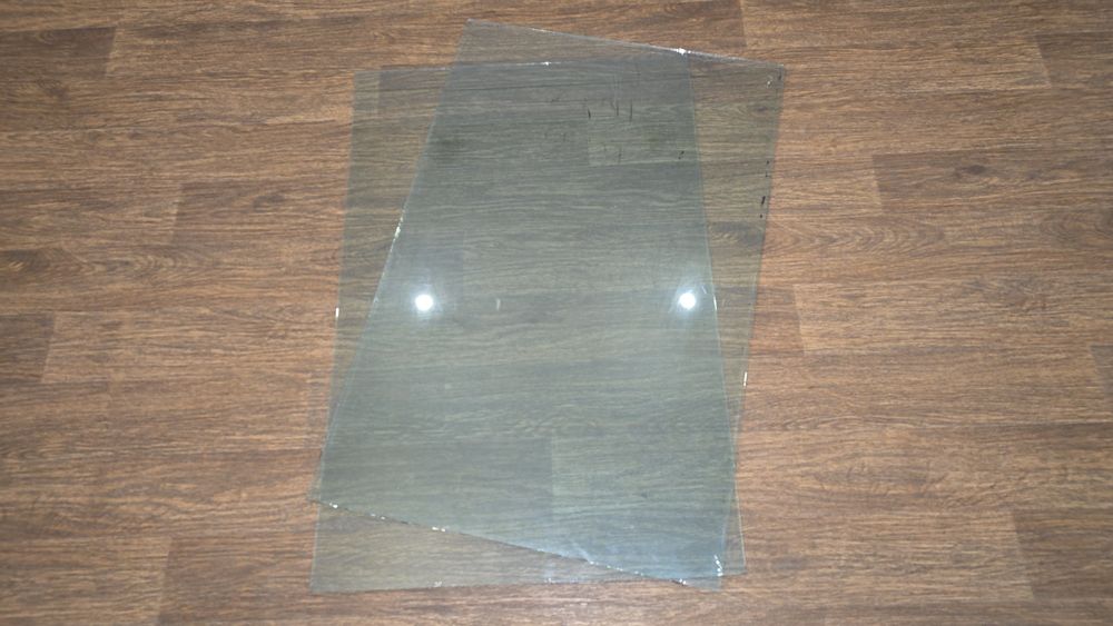 Продам стекло, 2 шт., б/у.