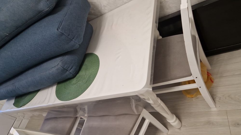 Стол и 4 стула продам