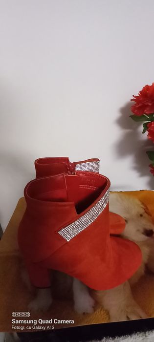 Vând ghete dama roși noi mărimea 36