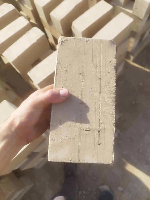 Xom g'isht bor sifatli 450 so'm