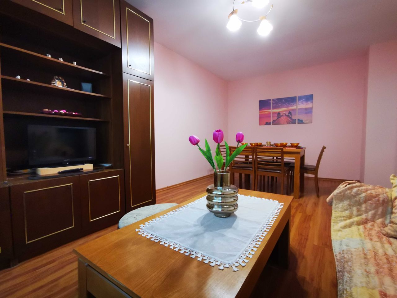 Дава се под наем Тристаен апартамент в Пловдив, Старият град - 75 кв.м за 357 € - Снимка #3