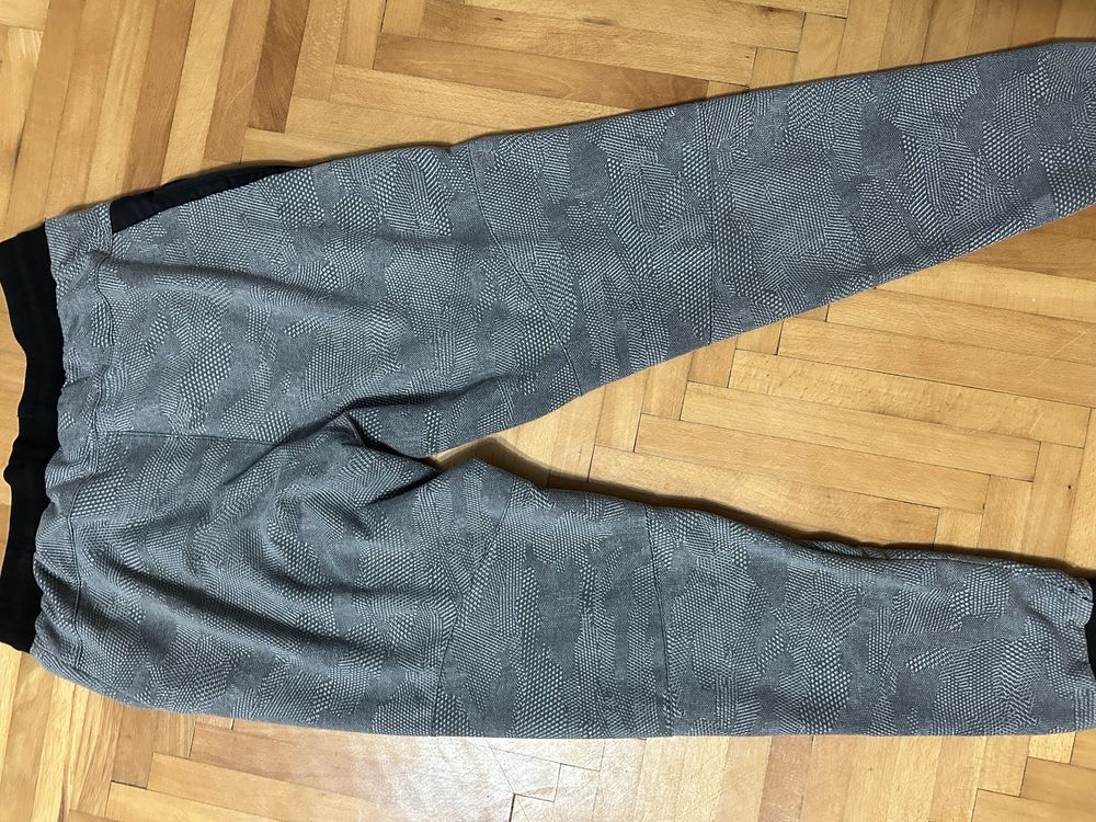 pantaloni nike tech