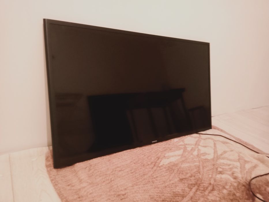 Продам телевизор smart samsung