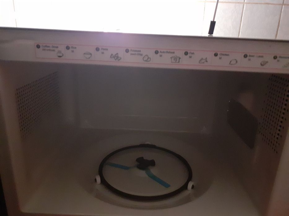 Se vinde urgent cuptor cu microunde Candy