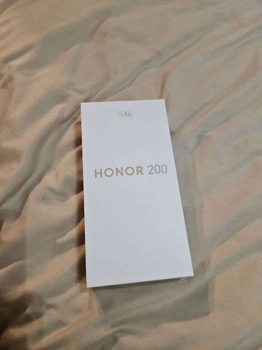 Vând telefon Honor 200