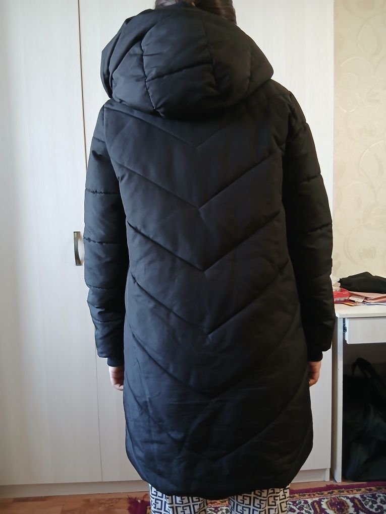 Продам женскую куртку р. S и М