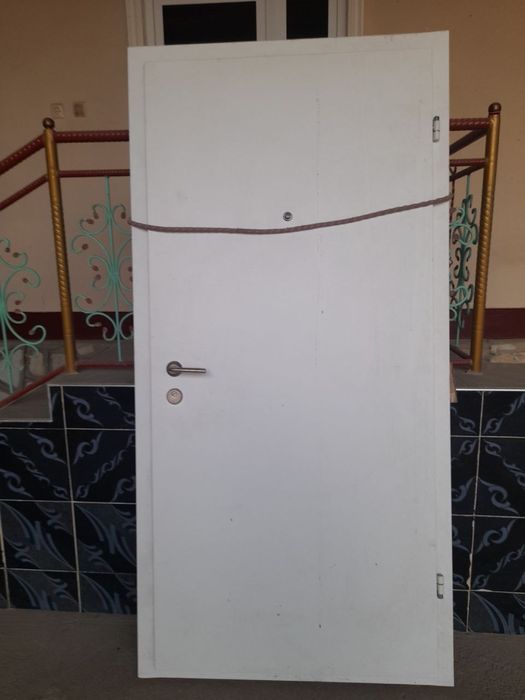 Россиский эшик сотилади