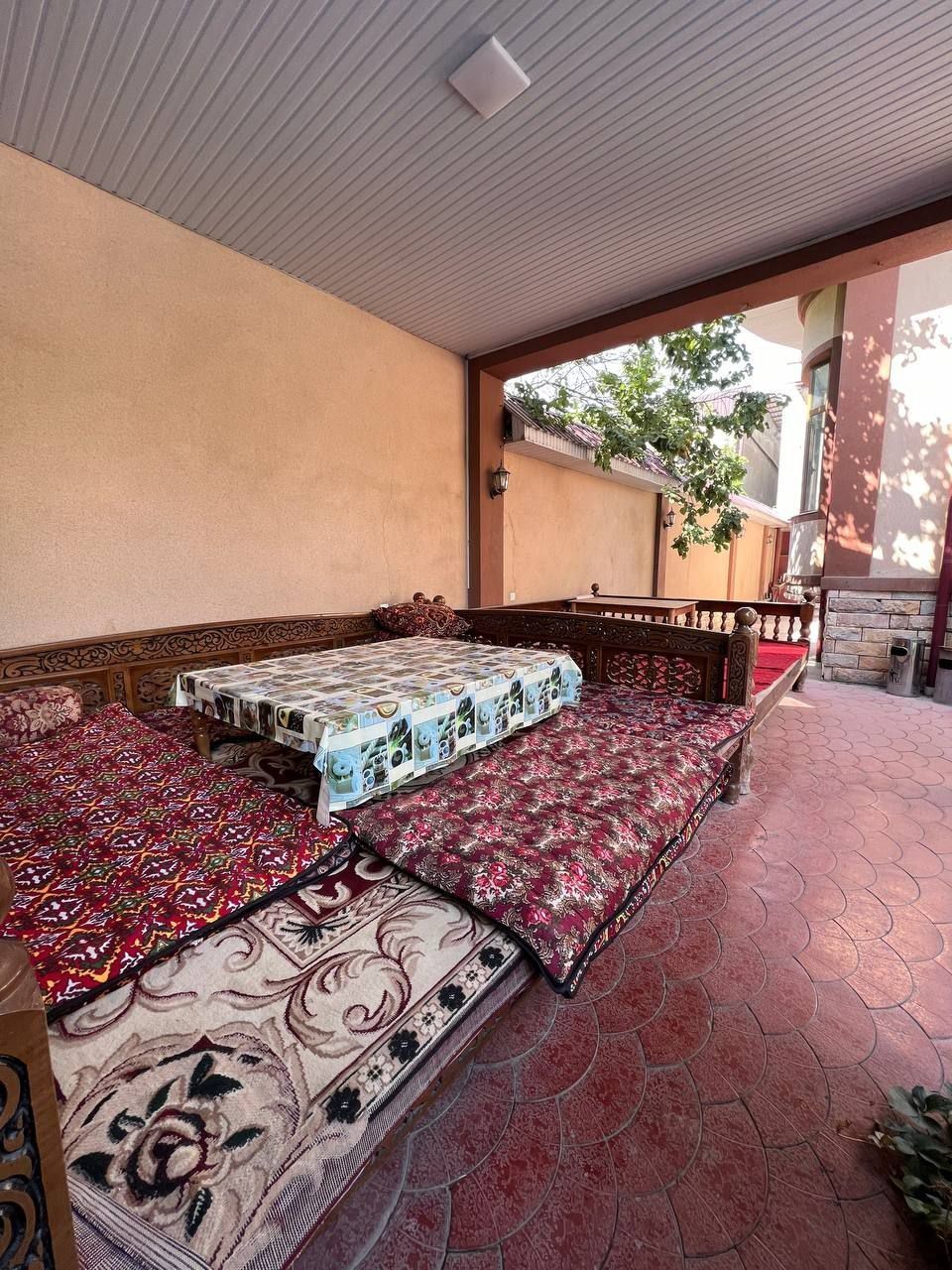 Dacha Arbat kafe orqasida