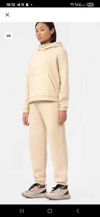 Costum călduros pentru dama : hanorac și pantaloni