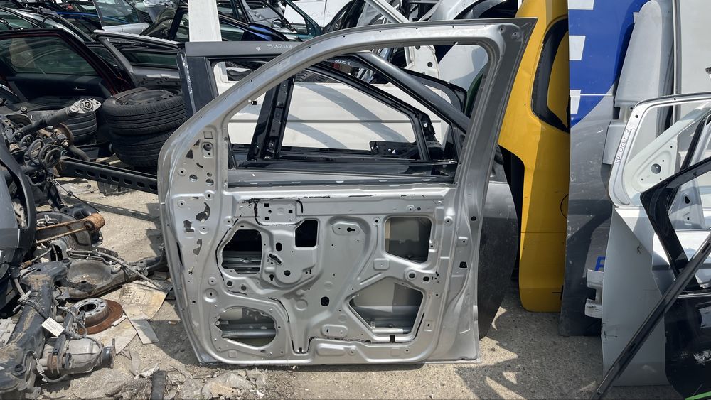 Предна дясна врата Nissan Navara