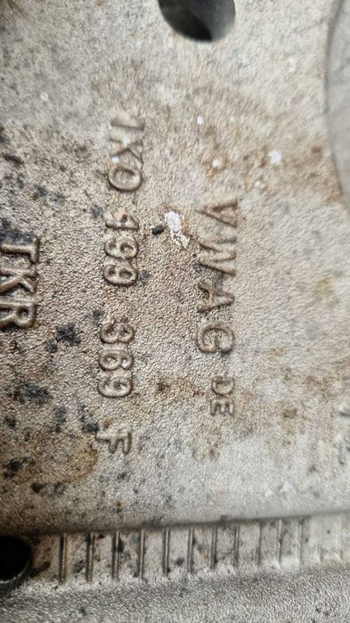 Jug cadru motor VW Golf 5 cod 1K0 199 369 F