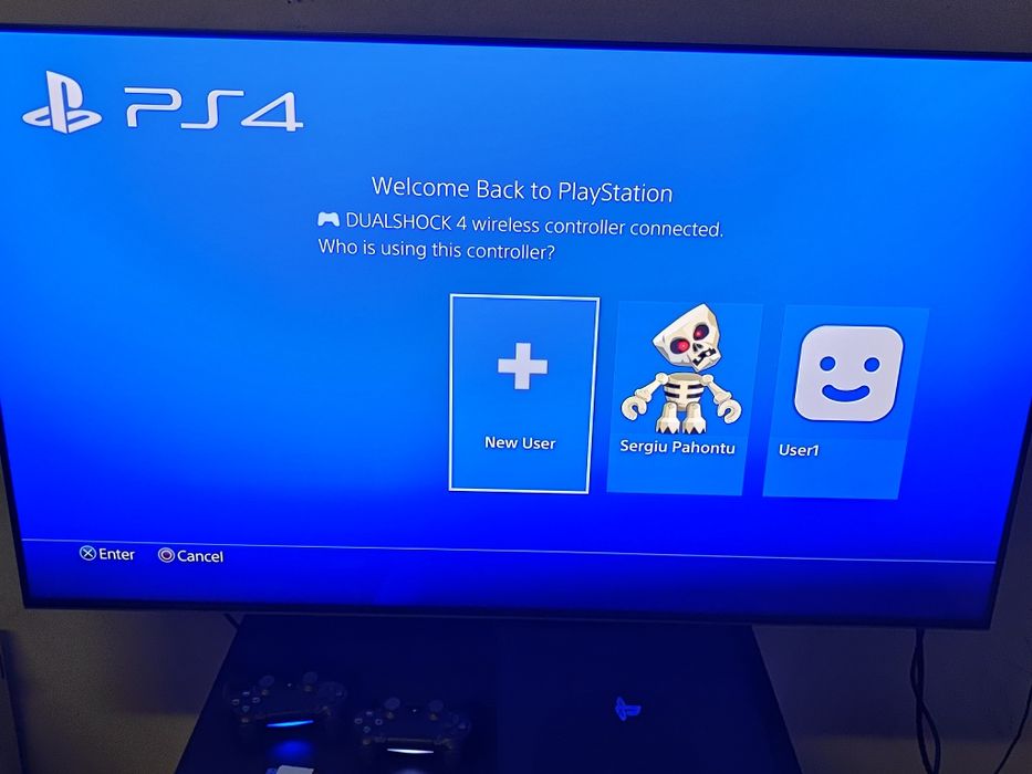 Vând Ps4 Pro 4k CHU-7216B modat ssd 2tb nou + ssd extern