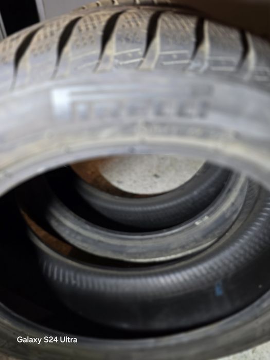 Vând cauciucuri Pirelli