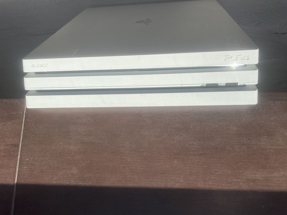 PlayStation 4 Pro 1TB + PlayStation VR + 9 jocuri + accesorii