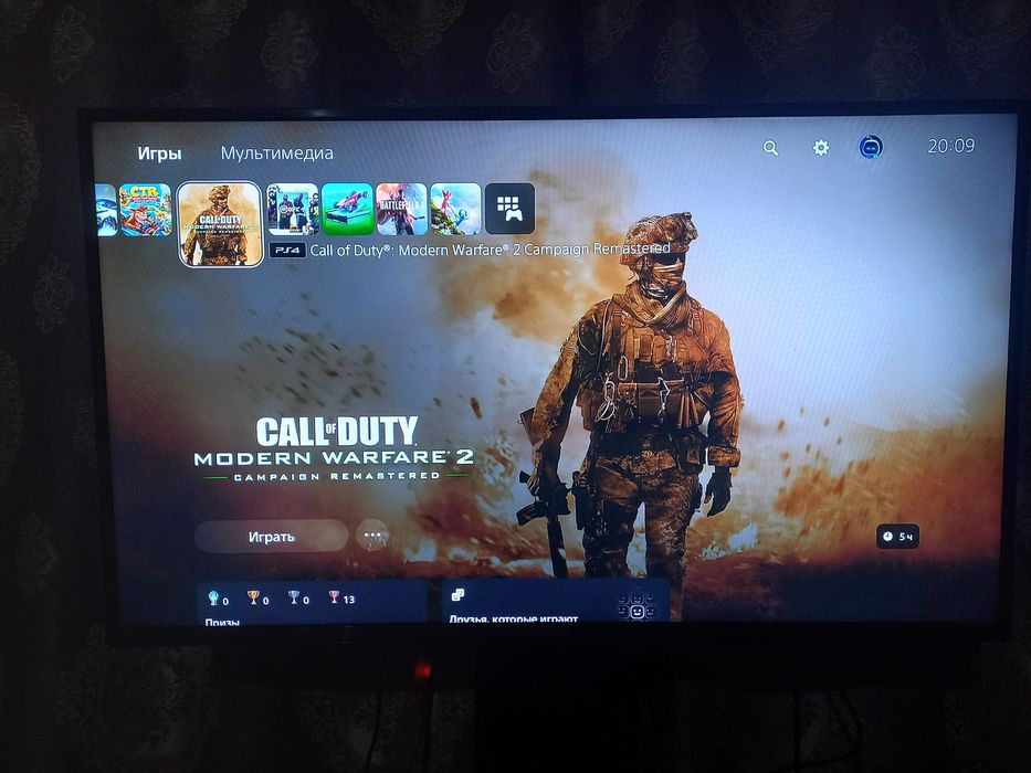 PS5 slim holati ideal tiniq 1TB original djoystik 2 o'yinlar yozigan.