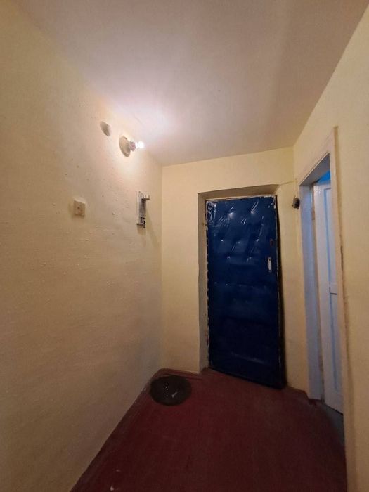 Продаётся дом
4 etaj 
remontlari orta  svejiy 
balkon bor
Hokimyatda