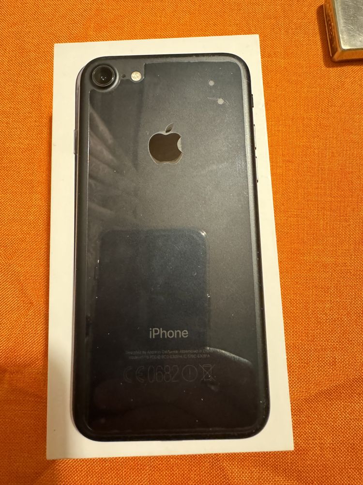 Продавам iPhone 7 Black 32GB