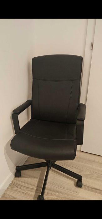 două scaune de birou în stare perfectă