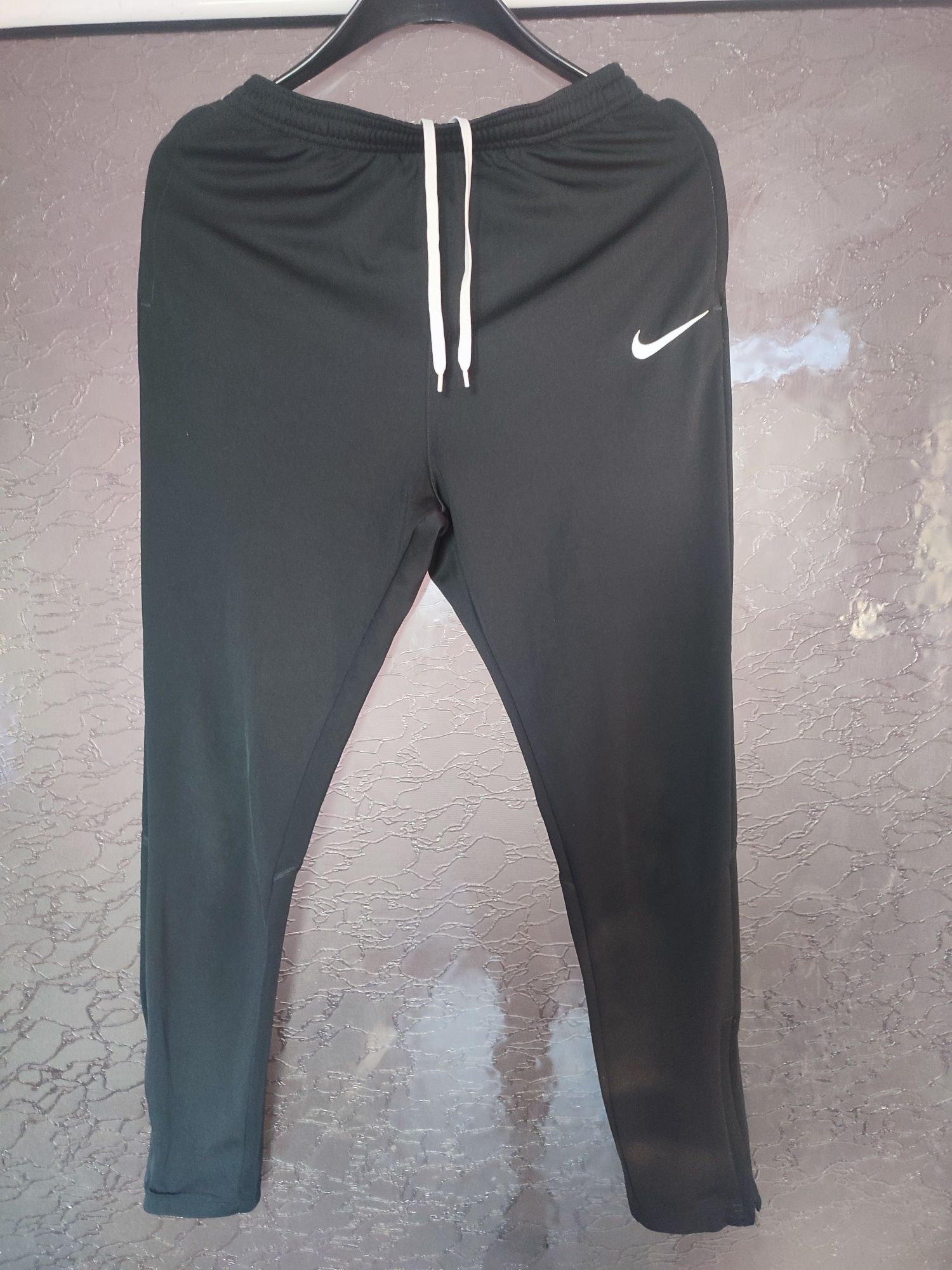 Клинове и панталон Nike и Adidas