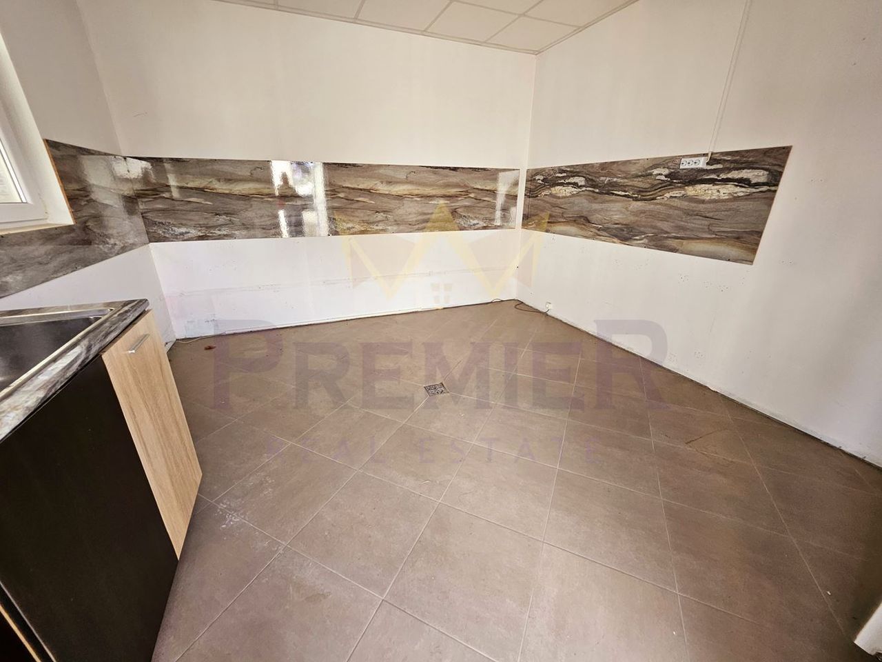 Продава се Къща в с. Мрамор, Област София-град - 380 кв.м за 1050 €/кв.м - Снимка #12
