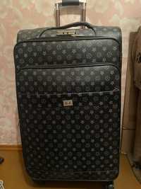 Продам чемодан срочно!!