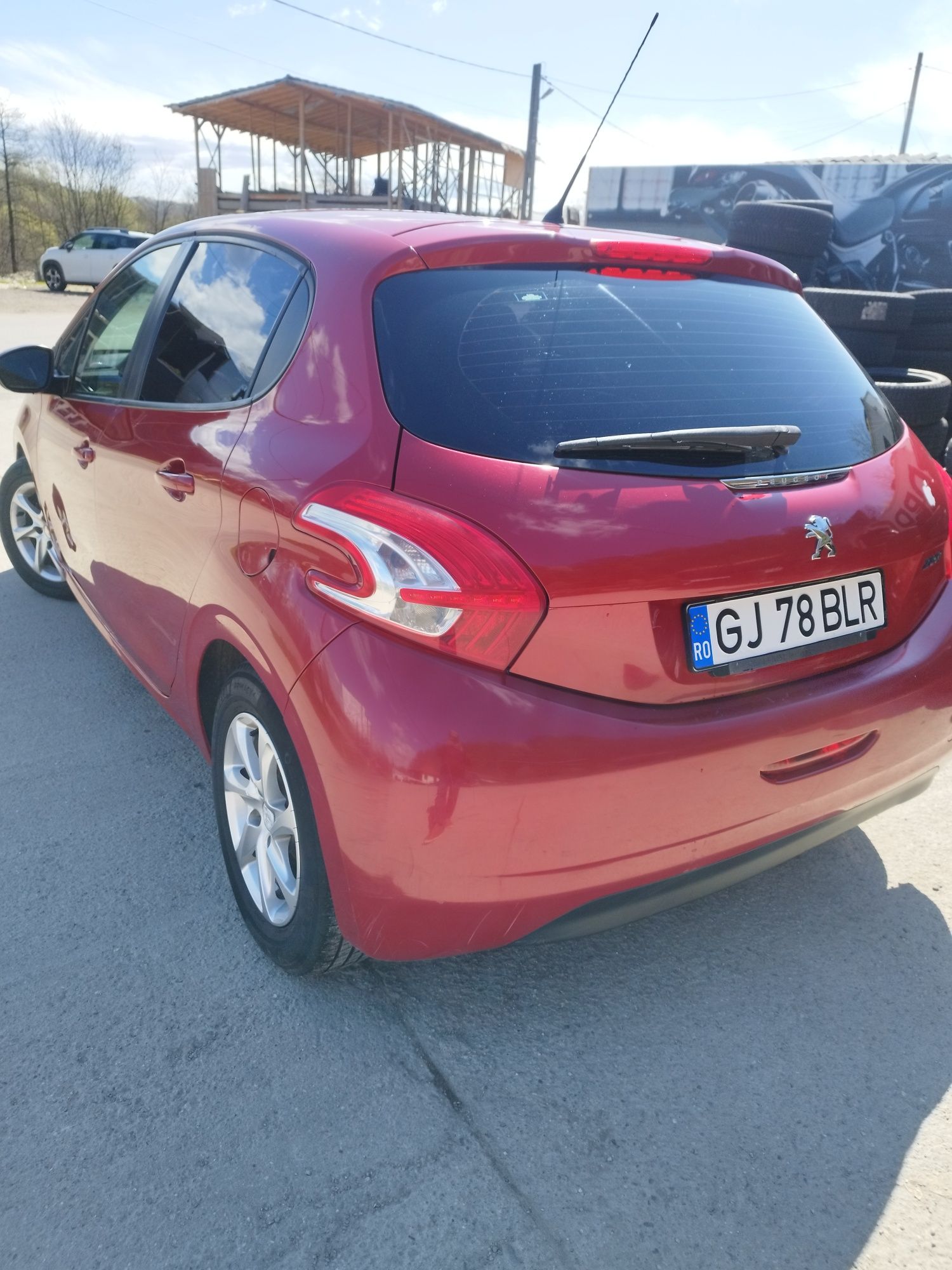 vind Peugeot 208 1,4 hdi 2014