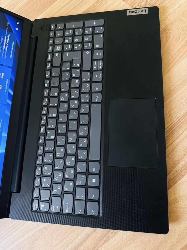 Lenovo noutbuk 4500 kam ishlagan yangi turibdi