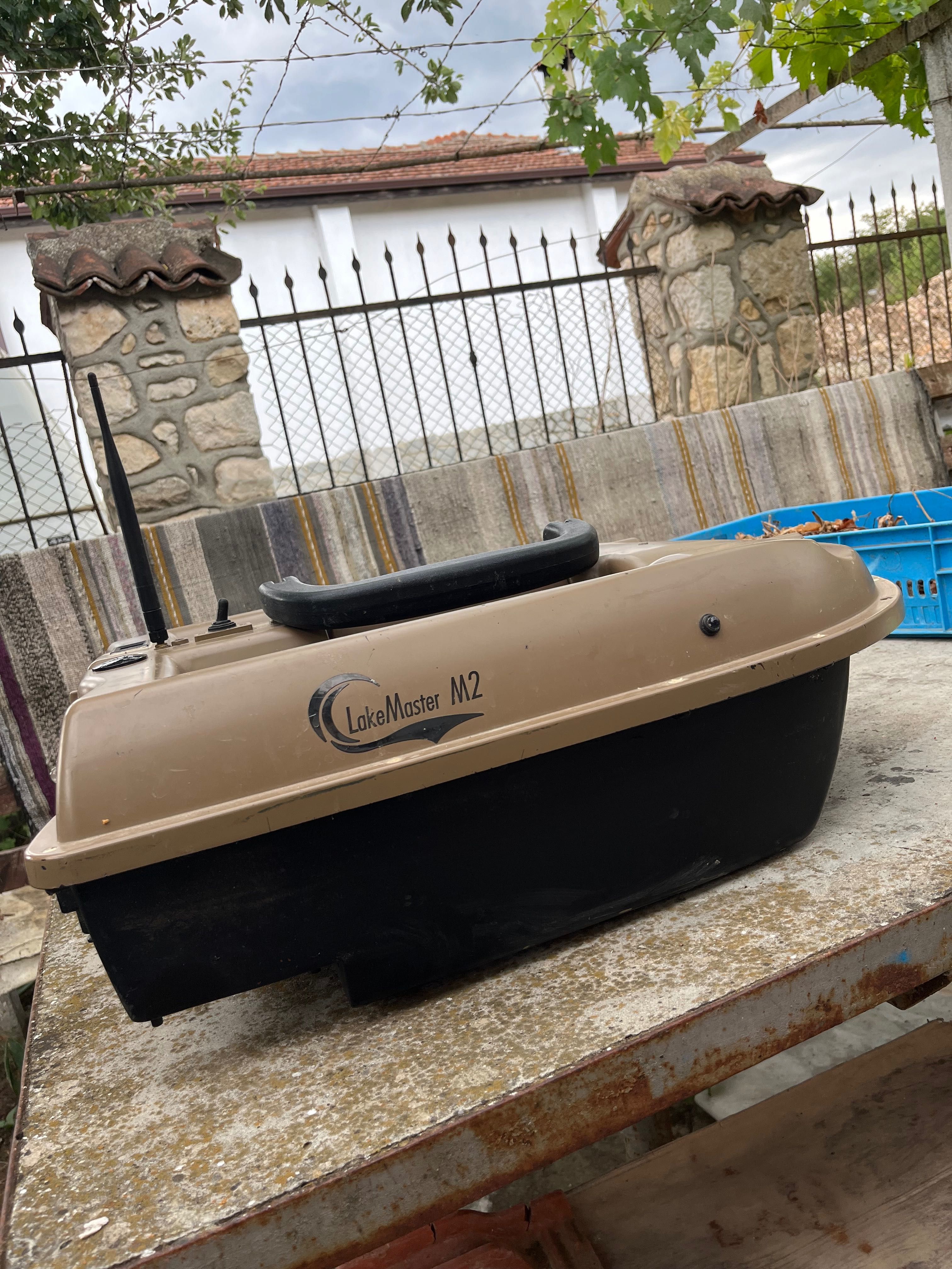 Лодка за захранка Lake Master m2