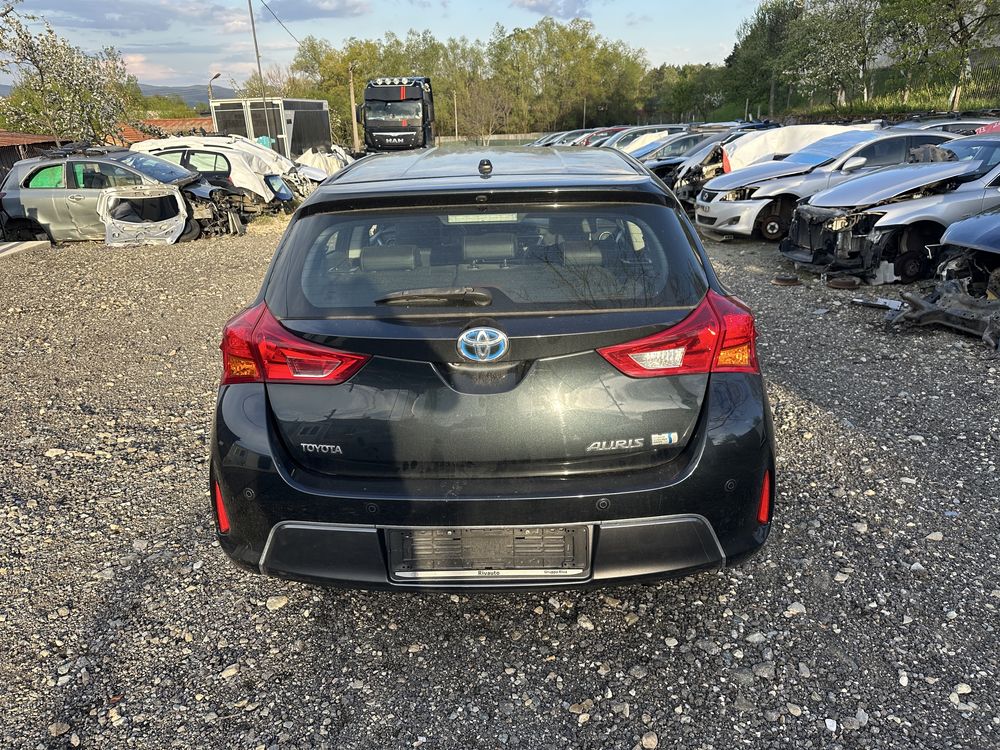 Toyota Auris 1.8 hybrid 136 кс 2014 На Части!