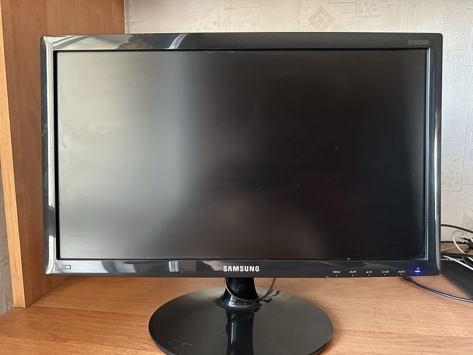 Samsung S19D300 (SD300) — 18.5″ HD, рабочий, без ремонтов
