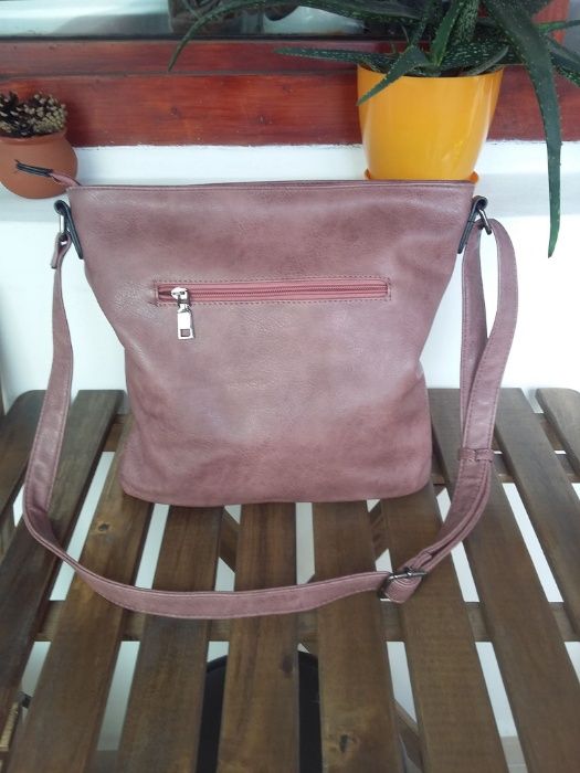 Две дамски чанти с дълга дръжка -15 лв