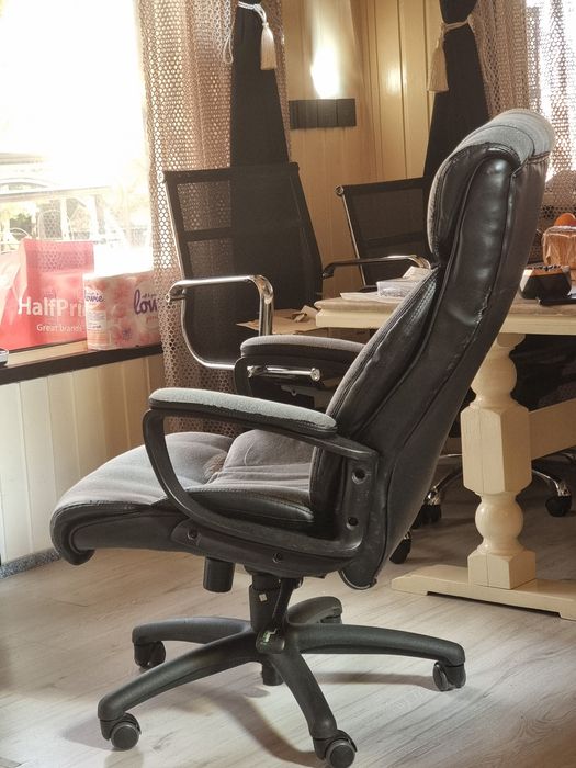 Scaun birou foarte comfortabil, office.