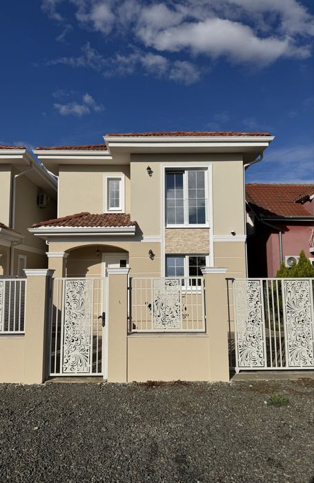 Casa Premium 4dormitoare 3bai asfalt Mosnita Noua