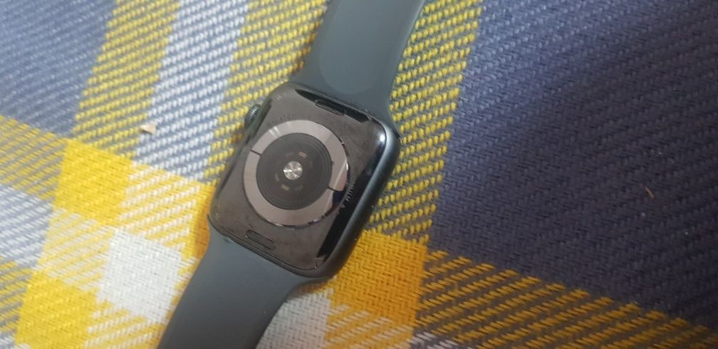 Продам Apple watch 4