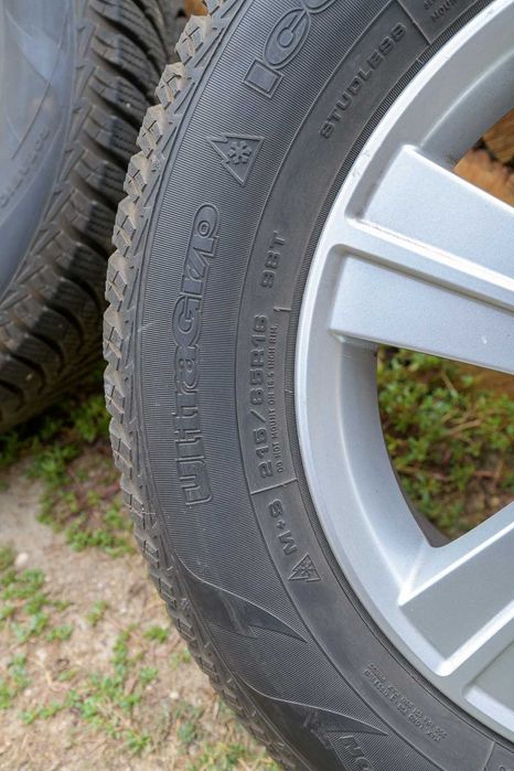 Комплект гуми с джанти 215/65R16