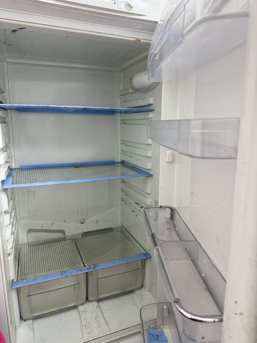 Продается холодильних indesit