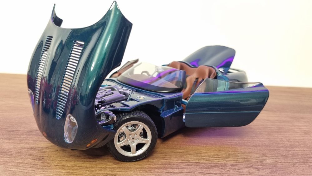 JAGUAR XK180 1:18 macheta