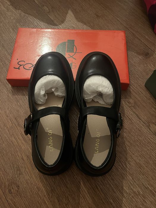 Продаю туфли кожанные 37 размер новые