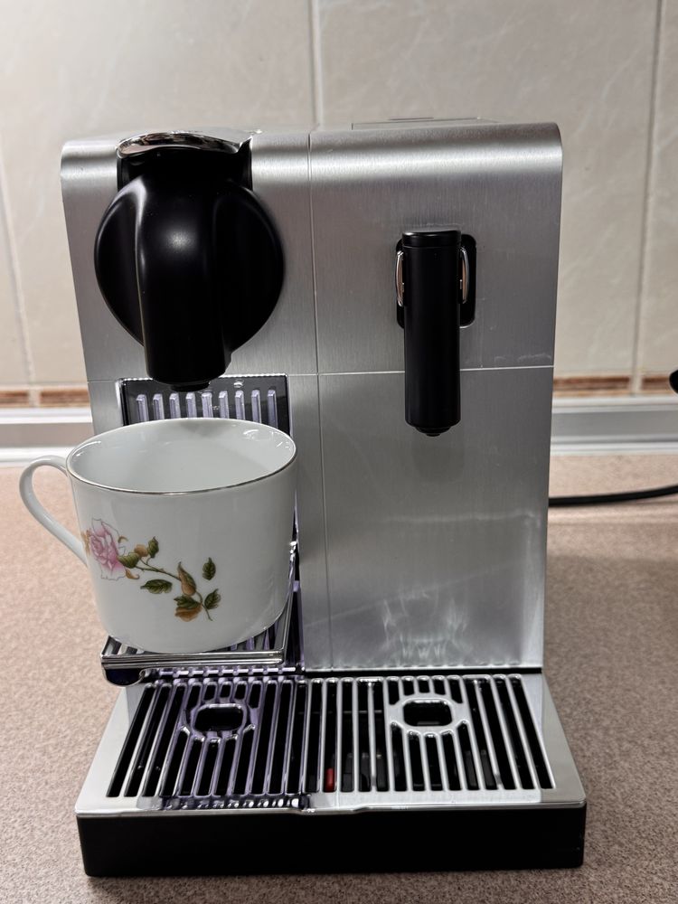 Кофемашина Nespresso Lattissima Pro от De’Longhi