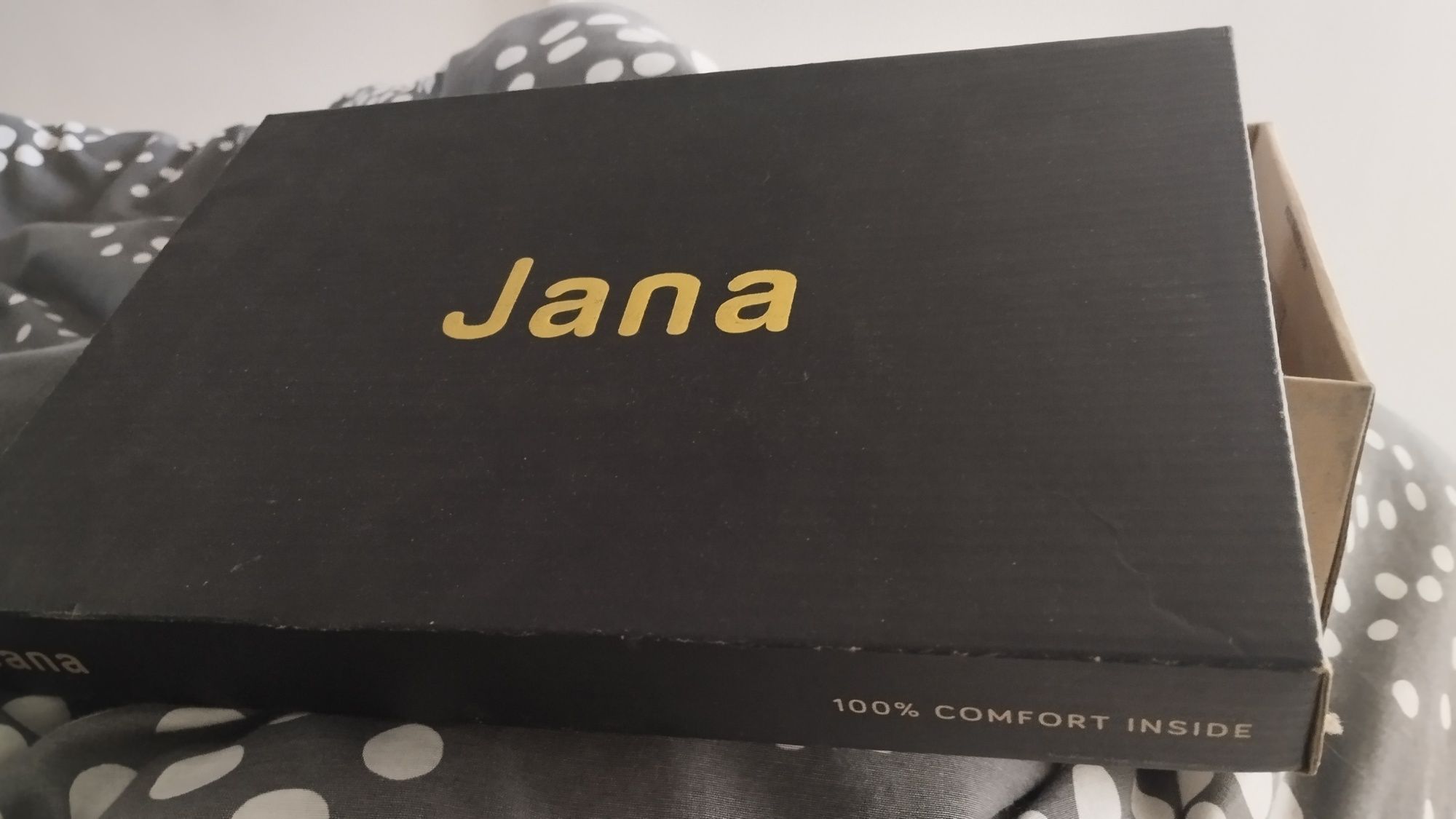 Vand sandale noi din piele
