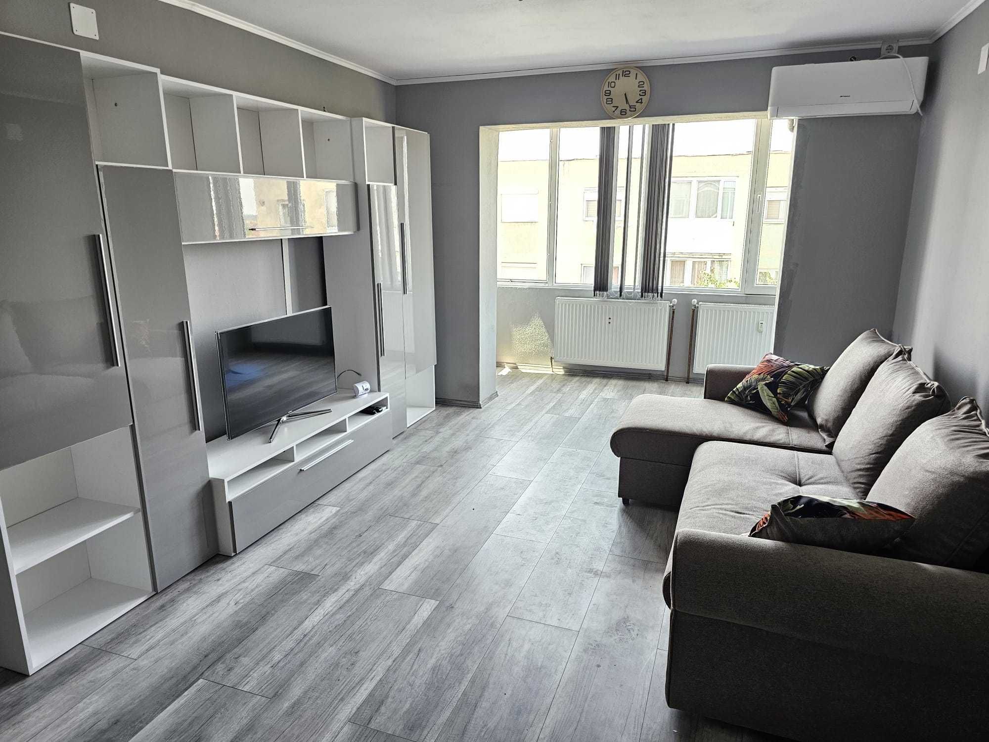 Închiriez apartament în Chișineu Criș