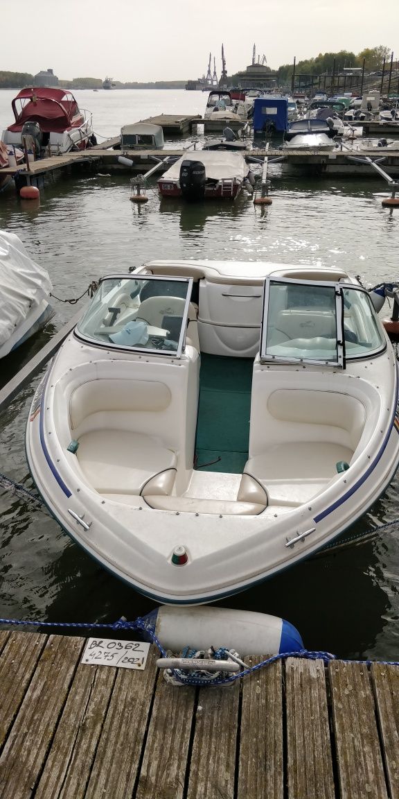 Ambarcatiunea SeaRay 185 sport