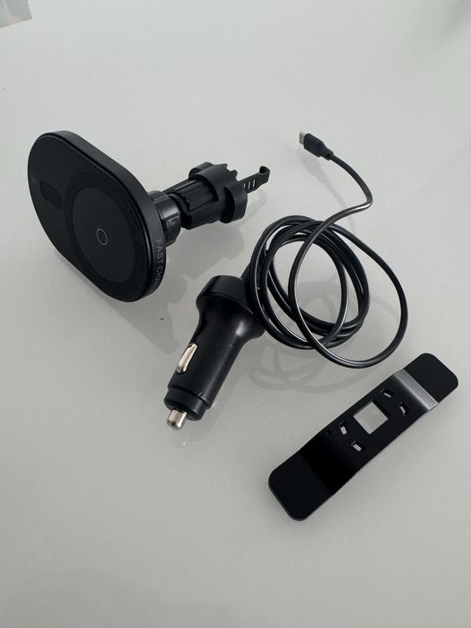 Wireless car mobile phone charger Hama