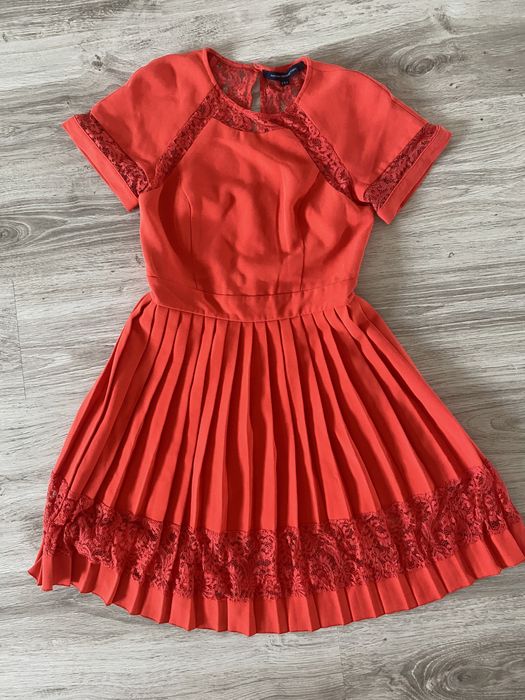 Vand rochie corai French Connection