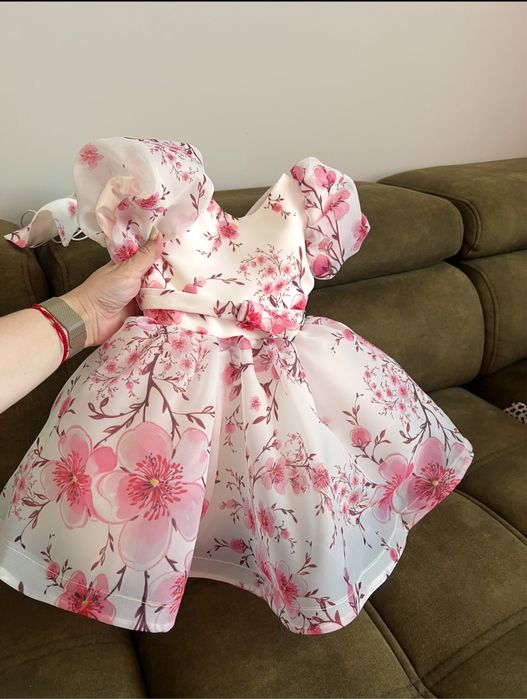 Rochita diafana 1-2 ani, model deosebit cu flori de cires