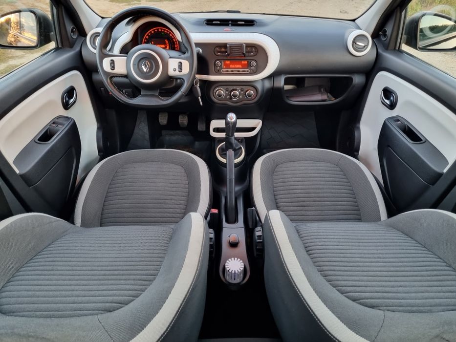 Renault Twingo - 2015 -klima - 4 usi - benzina 998 cm3  = 70cp